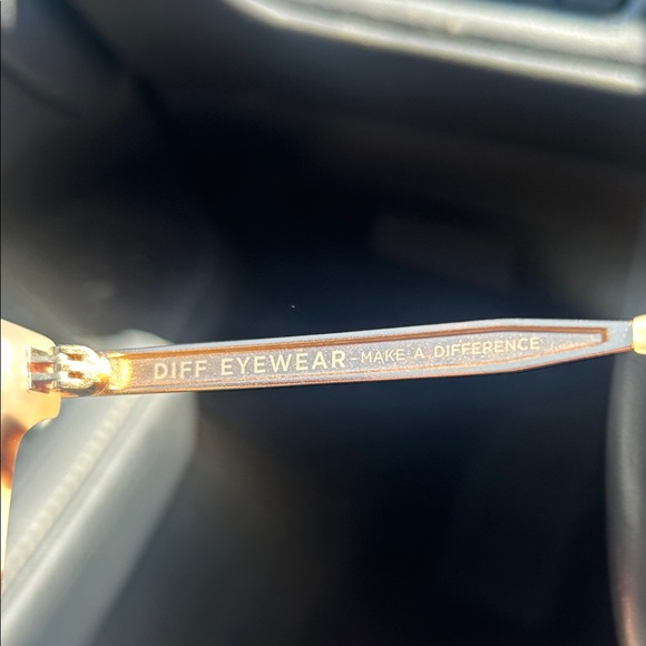 DIFF Eyewear Stylish Tortoiseshell Glasses - Picture 9 of 9